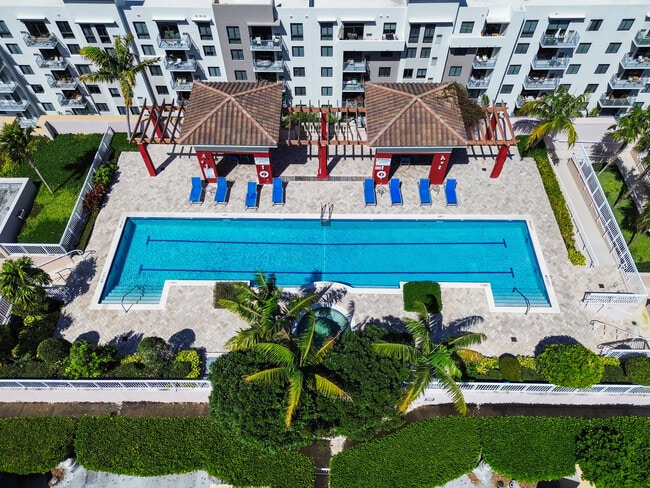 Building Photo - 410 Evernia St