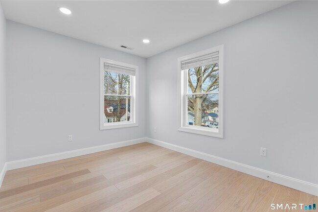 Building Photo - 183 Vesper St