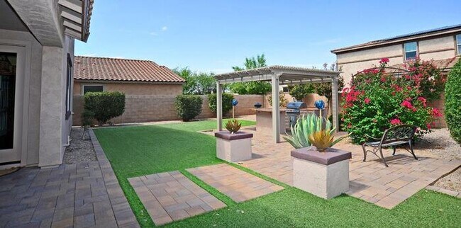 Building Photo - Stunning Executive Home (former model) in ...
