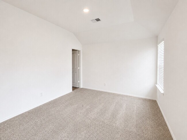 Building Photo - 1930 Legacy Hills Dr