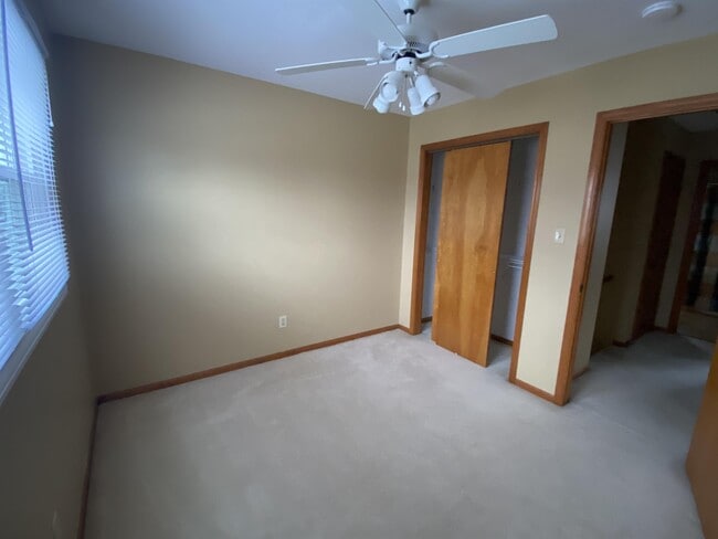 Building Photo - 1325 W 75th Pl