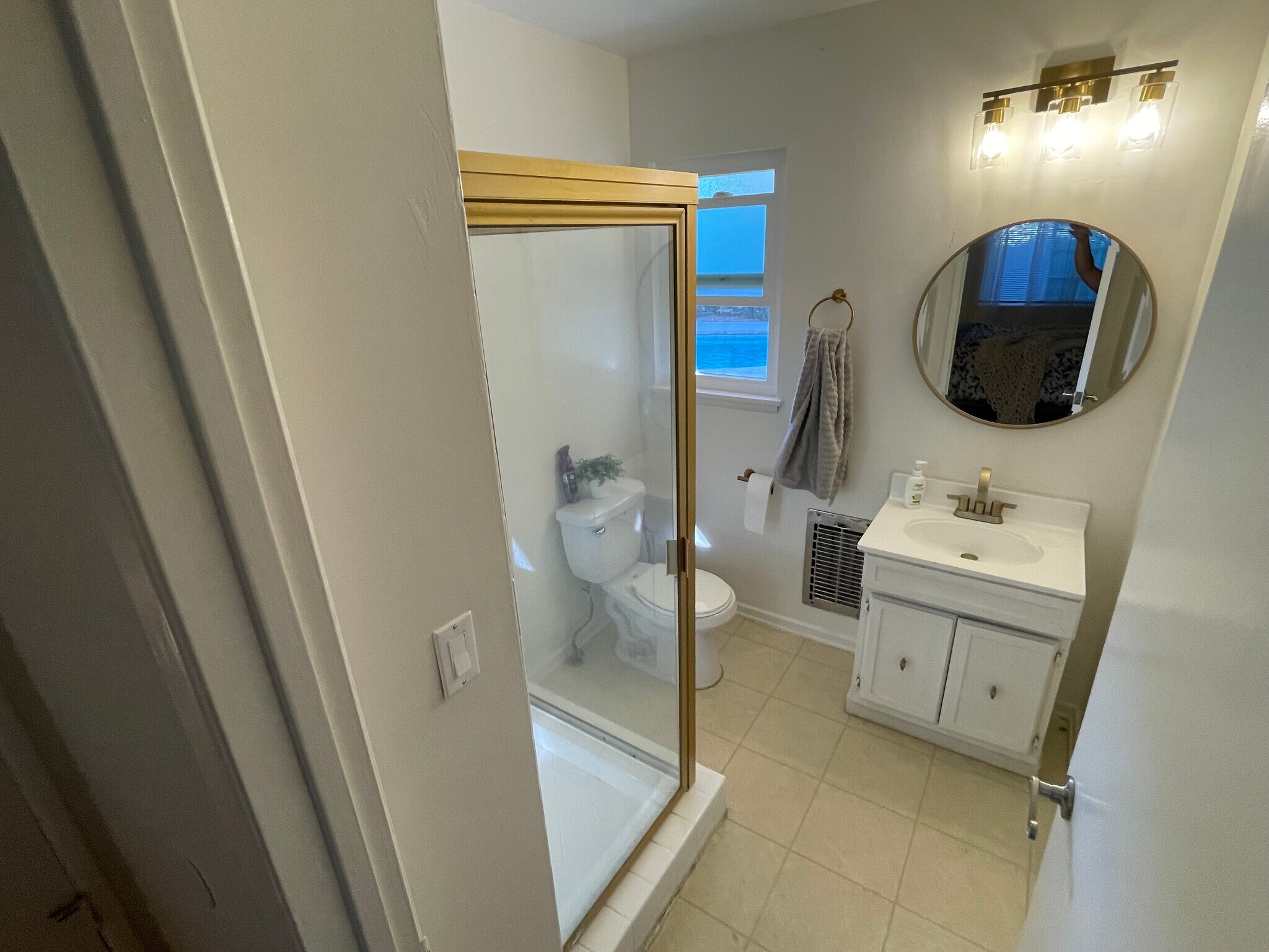 Master Barhroom - 16420 Minnehaha St