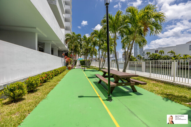 Building Photo - 137 Golden Isles Dr