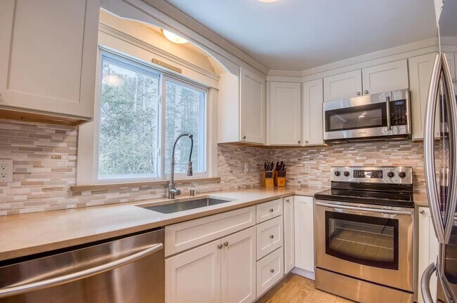 Building Photo - 157 Slalom Ln