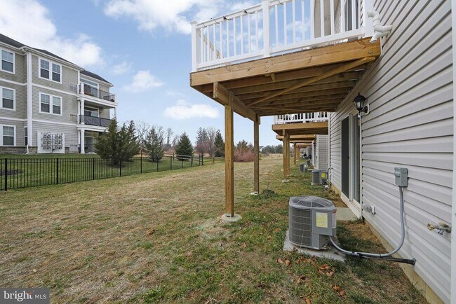 Building Photo - 272 Macoun Way