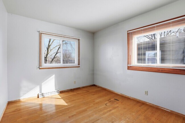 Building Photo - 846/848 Greenwood Court