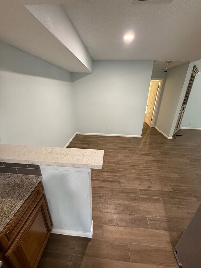 Building Photo - Spacious 3-Bedroom Corner Home in Candlelight Oaks Village