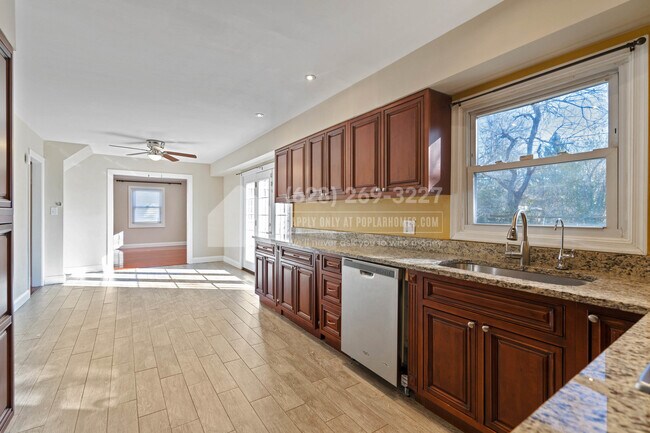 Building Photo - 2511 Kitmore Ln