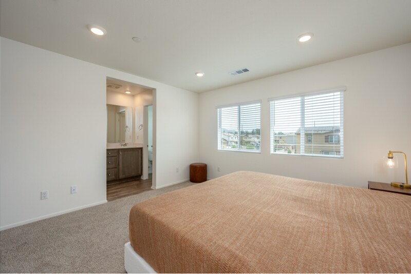 Building Photo - 28650 New Yorker Ln