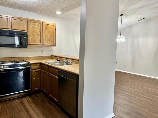 Building Photo - 1849 Tryon Dr