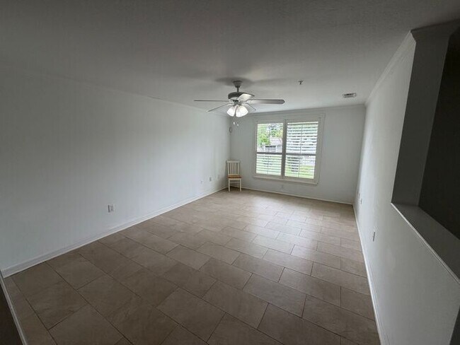 Building Photo - Spacious 3 Bedroom Townhome with Garage in Altamonte Springs