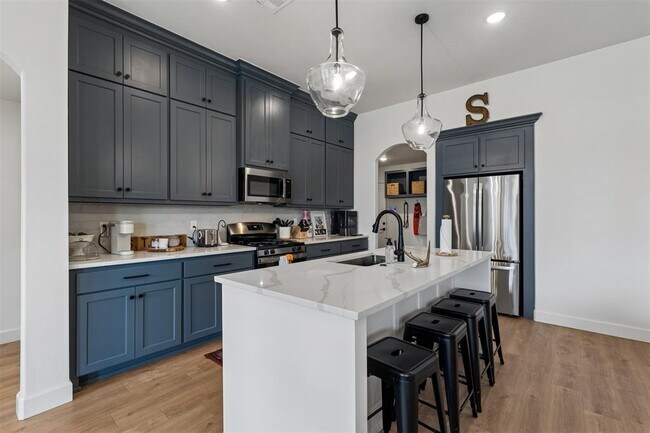 Building Photo - 2232 Los Angeles Ave