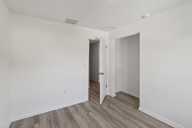 Building Photo - 1115 Ave F