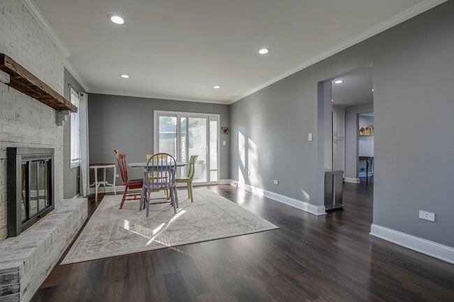 Building Photo - 523 Hawley Ct