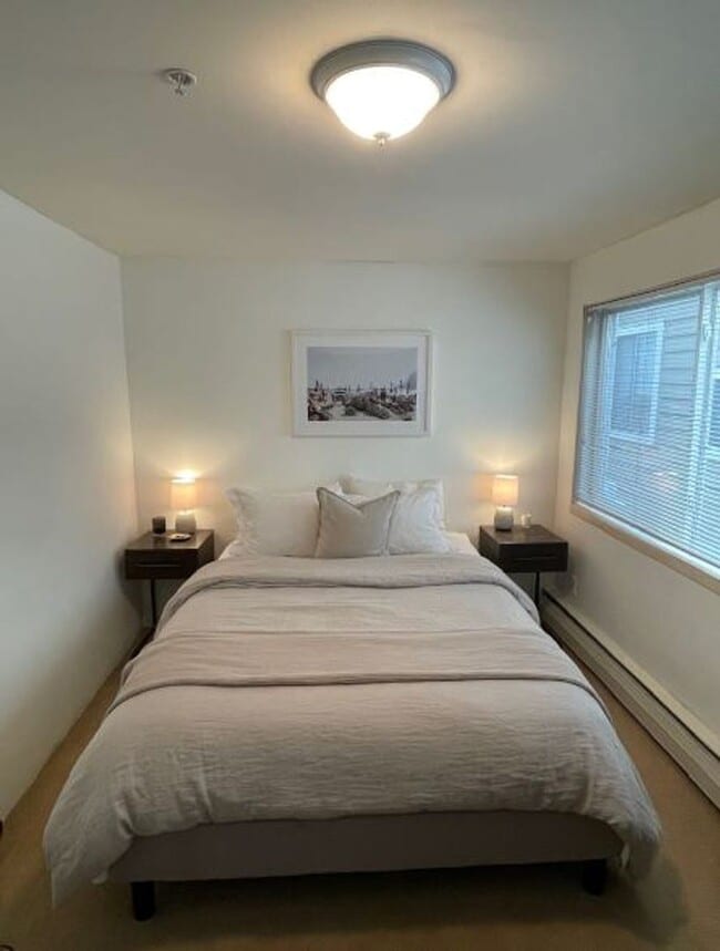 Building Photo - 2023