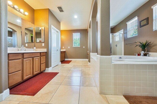 Building Photo - 9952 Spring View Way