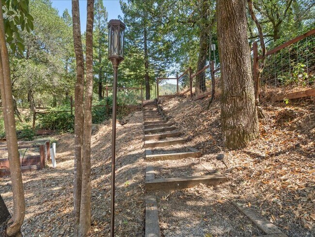 Building Photo - 910 Villa Chanticleer Rd