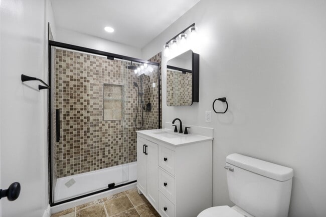 Building Photo - Sapcious Renovated Mt. Pleasant Home with ...