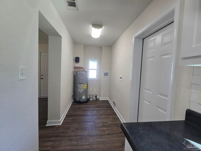 Building Photo - 517 Chaseville St