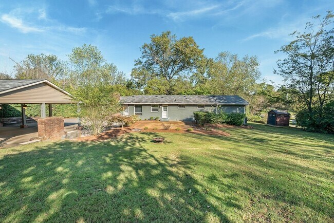 Building Photo - 584 Joyce Ln