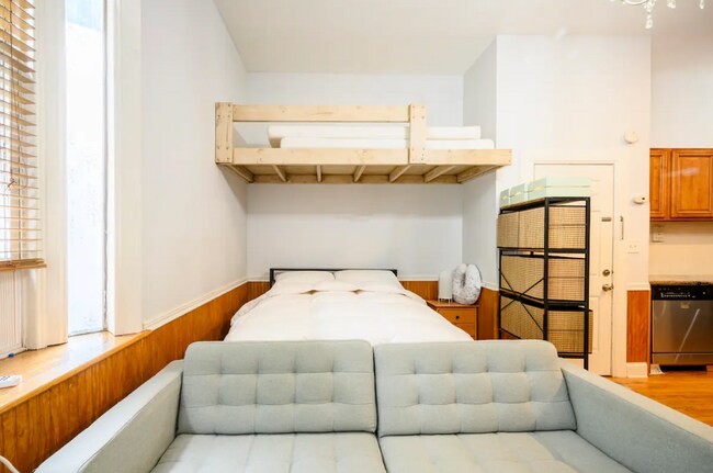 bonus semi private sleeping area - 134 Coles St