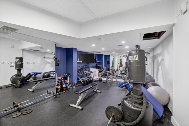 Building Photo - 16565 NE 26th Ave