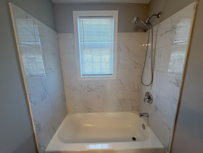 Building Photo - Fully Renovated 2BR Home w/ Fenced Yard & ...