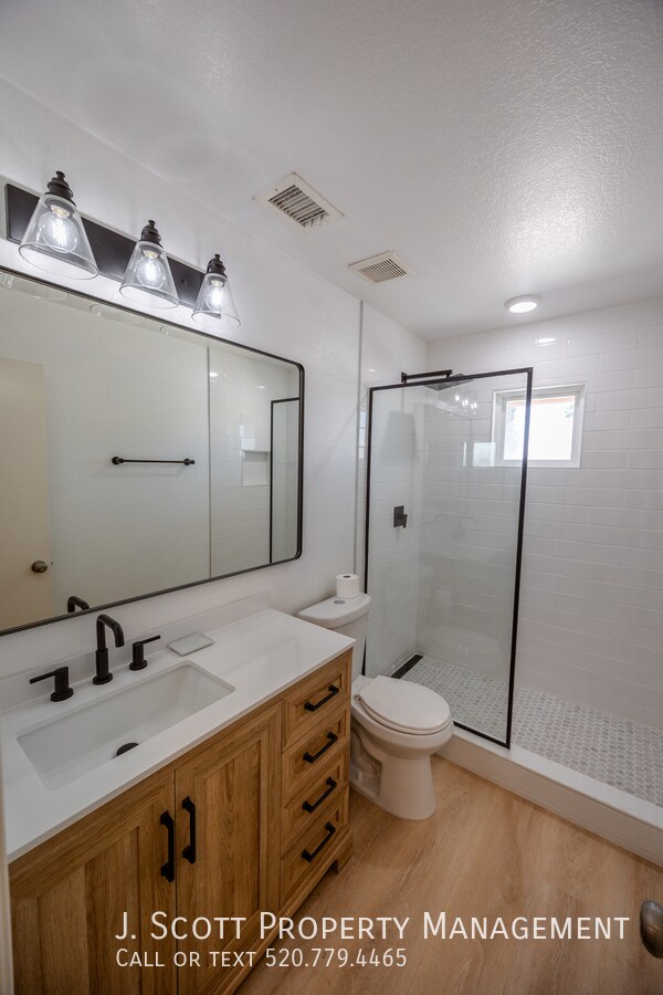 Building Photo - 1421 W Camino Ct
