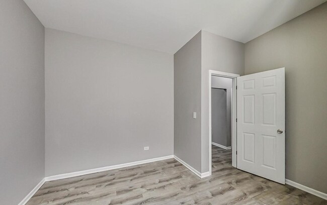 Building Photo - 3829 W Maypole Ave