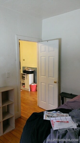 Building Photo - 8 Adella Pl