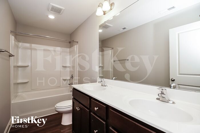 Building Photo - 9109 Marion Oaks Dr