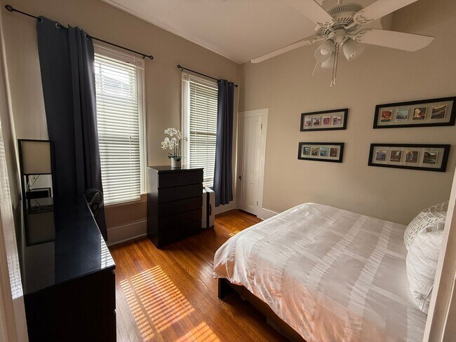 Building Photo - Spacious 4bed/ 3bath home located in the heart of Uptown - Partially furnished ***