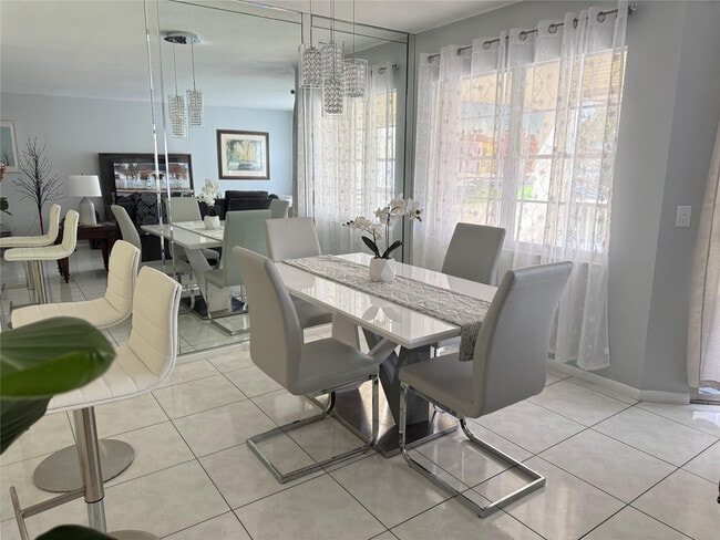 Building Photo - 12500 SW 5th Ct