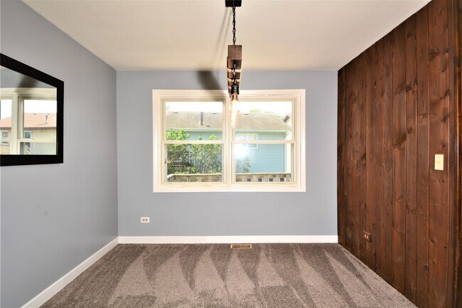Building Photo - 1126 Honeywood Dr