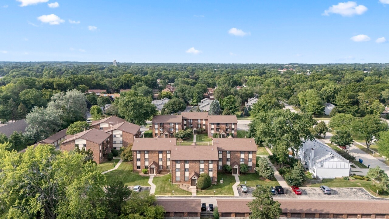 Building Photo - 423 Berkshire Dr