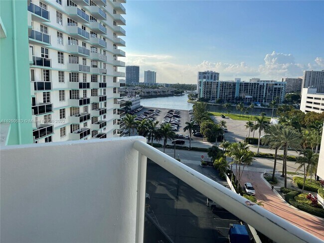 Building Photo - 3725 S Ocean Dr