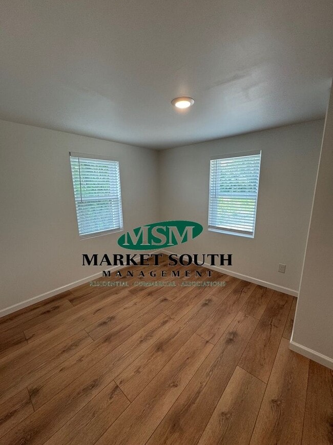 Building Photo - *REDUCED!!* Charming Renovated 2BR/1BA Cot...