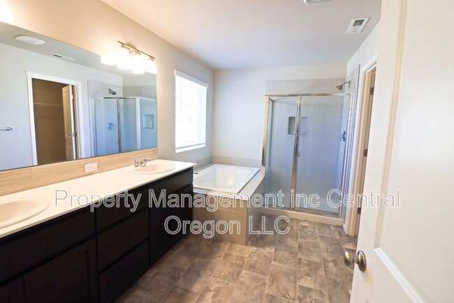 Building Photo - 61581 SE Lorenzo Dr