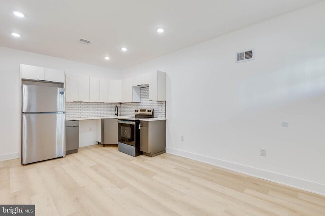 Primary Photo - 6027 Delancey St