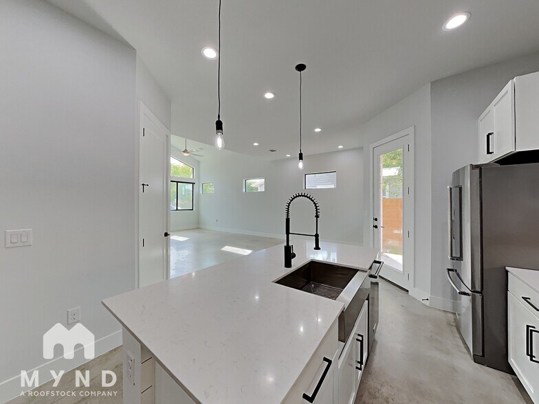 Building Photo - 2820 Prado St
