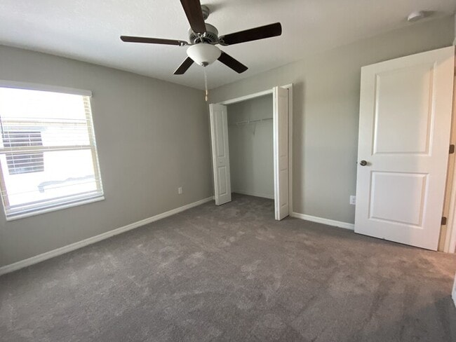 Building Photo - Coming Soon! End Unit 3/2.5 Townhome For R...