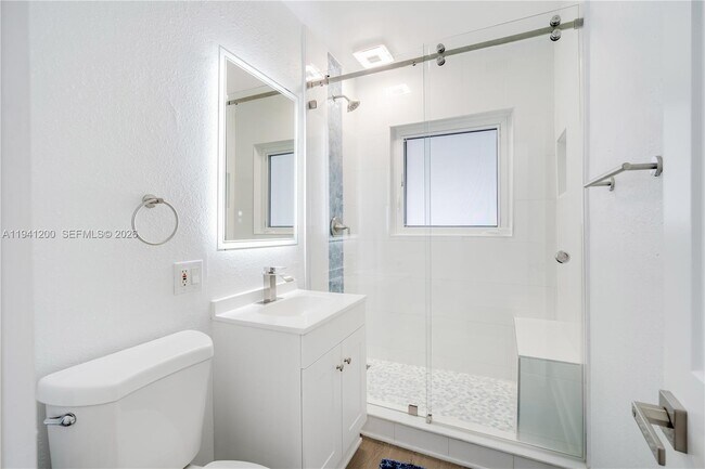 Building Photo - 1931 SW 22nd Ave