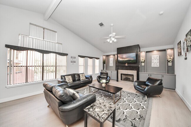 Building Photo - 9715 Riddlewood Ln