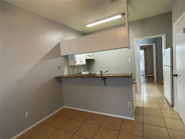 Building Photo - Fully upgraded 2bed 2bath unit