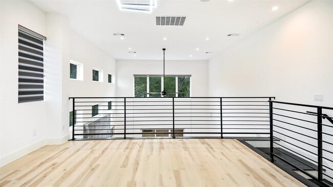 Building Photo - 2318 Arroyo Ave