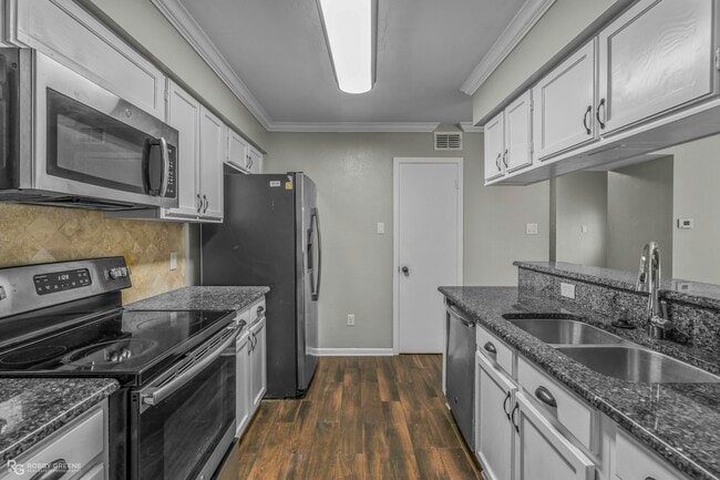 Building Photo - 10312 Cortez Dr