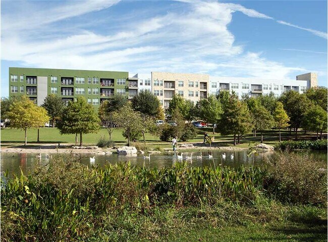 Building Photo - 1902 1/2 Simond Ave