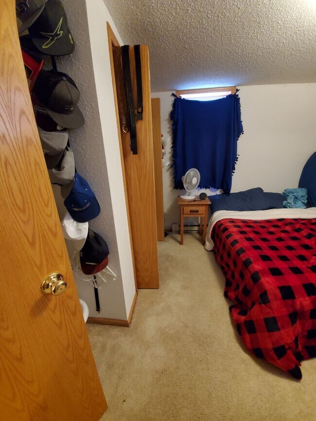 Building Photo - 1106 E Ave C