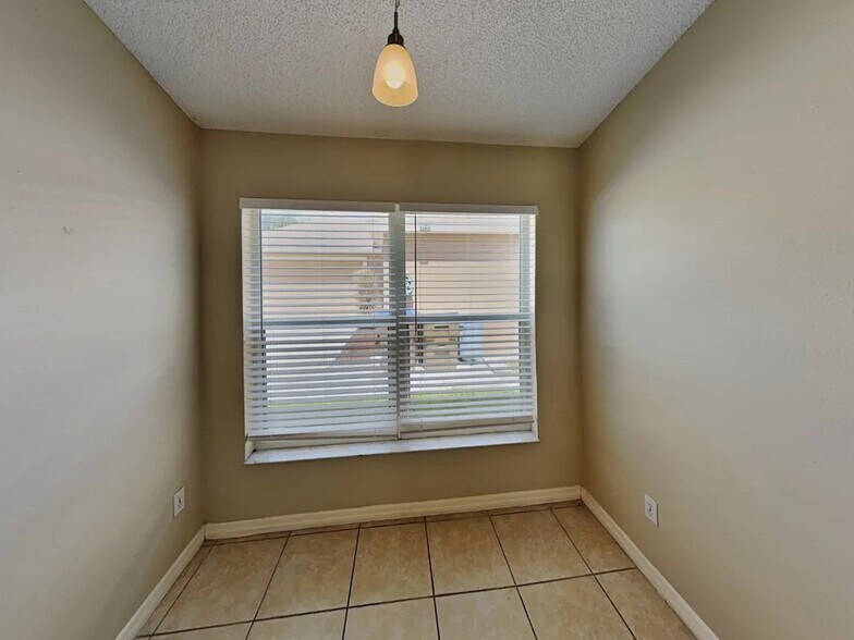 Building Photo - 2539 Chatham Cir