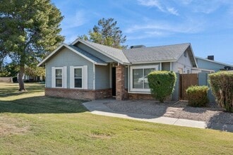 Building Photo - Three bedroom, two bath home!